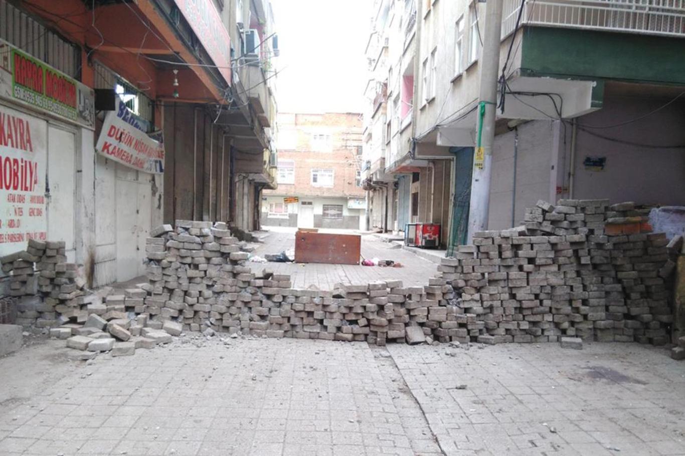 “90’lı yıllarda köyümüzden şimdi ise şehrimizden ediyorlar” “90’lı yıllarda köyümüzden şimdi ise şehrimizden ediyorlar”